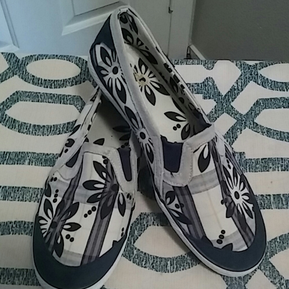 KEDS SANEAKERS